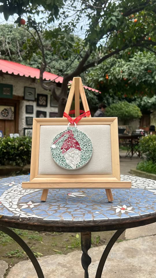 Gnome mosaic
