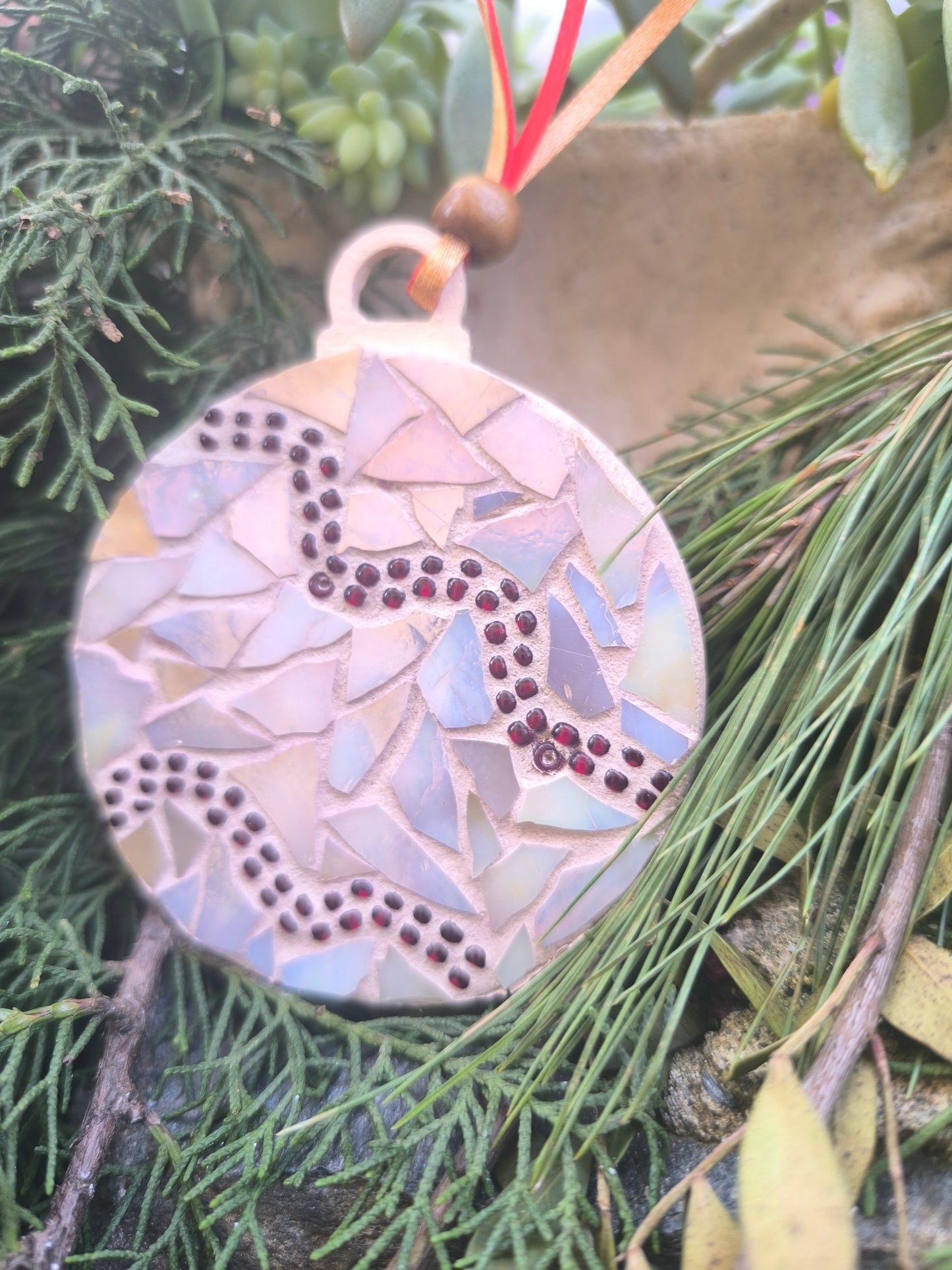 Round cream ornament