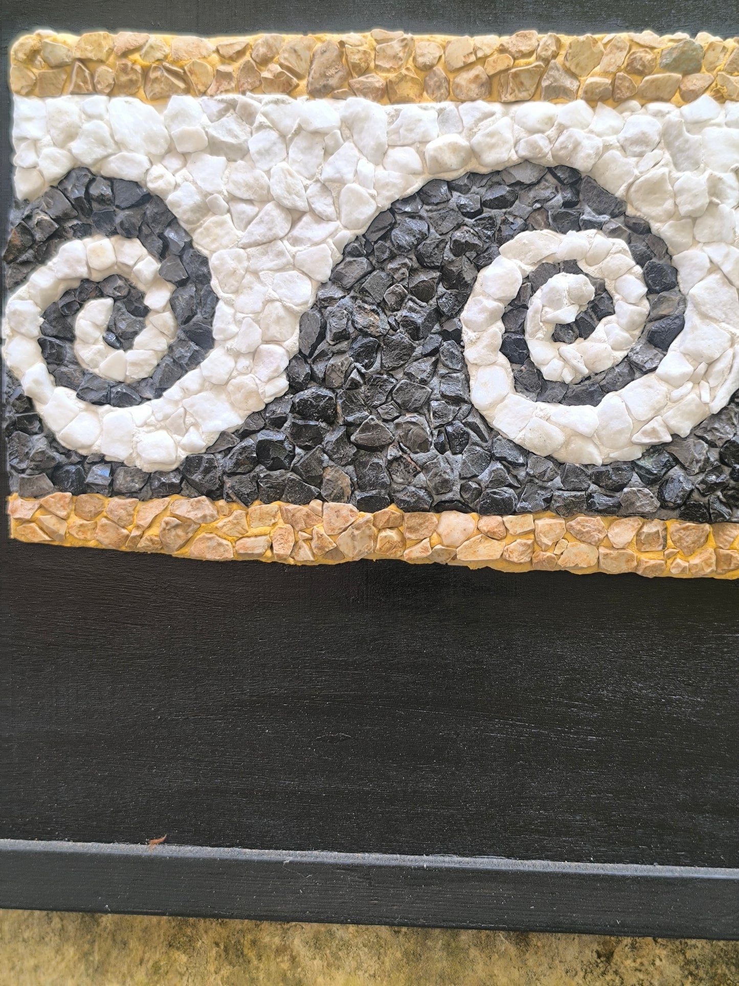 Roman wave border